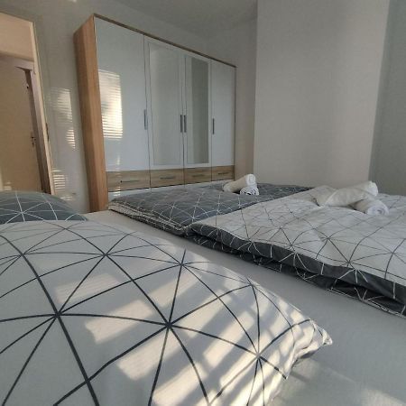 Apartment Sanya #3 リュブリャナ エクステリア 写真