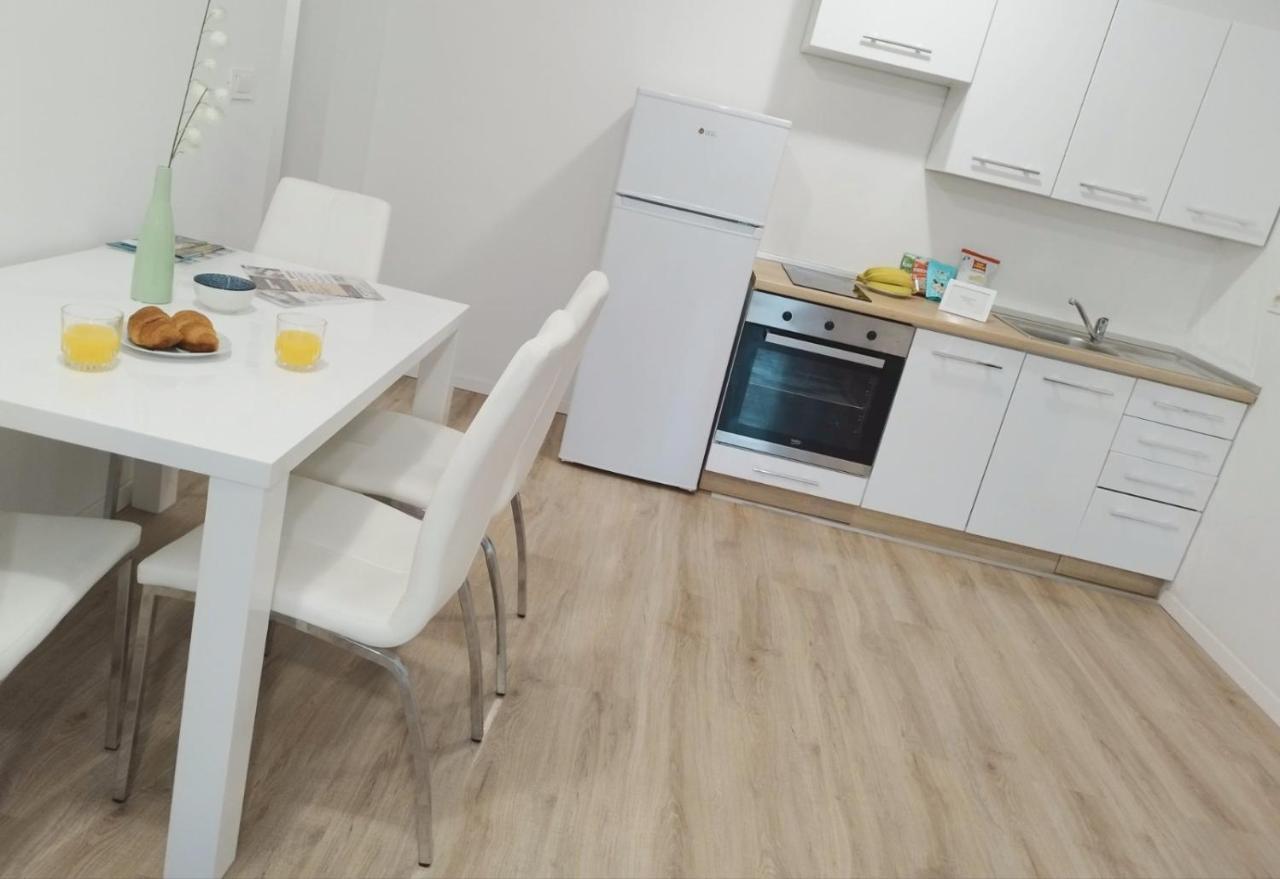 Apartment Sanya #3 リュブリャナ エクステリア 写真