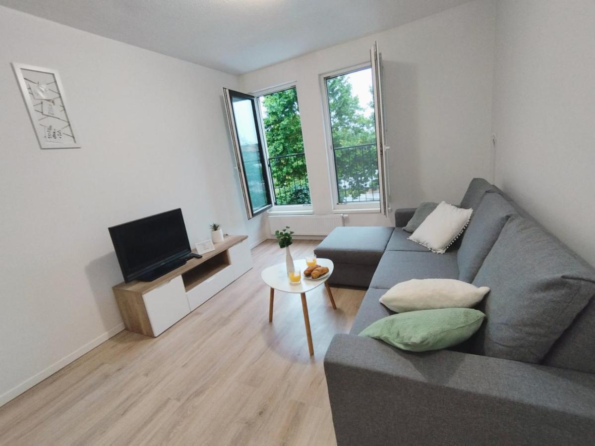Apartment Sanya #3 リュブリャナ エクステリア 写真