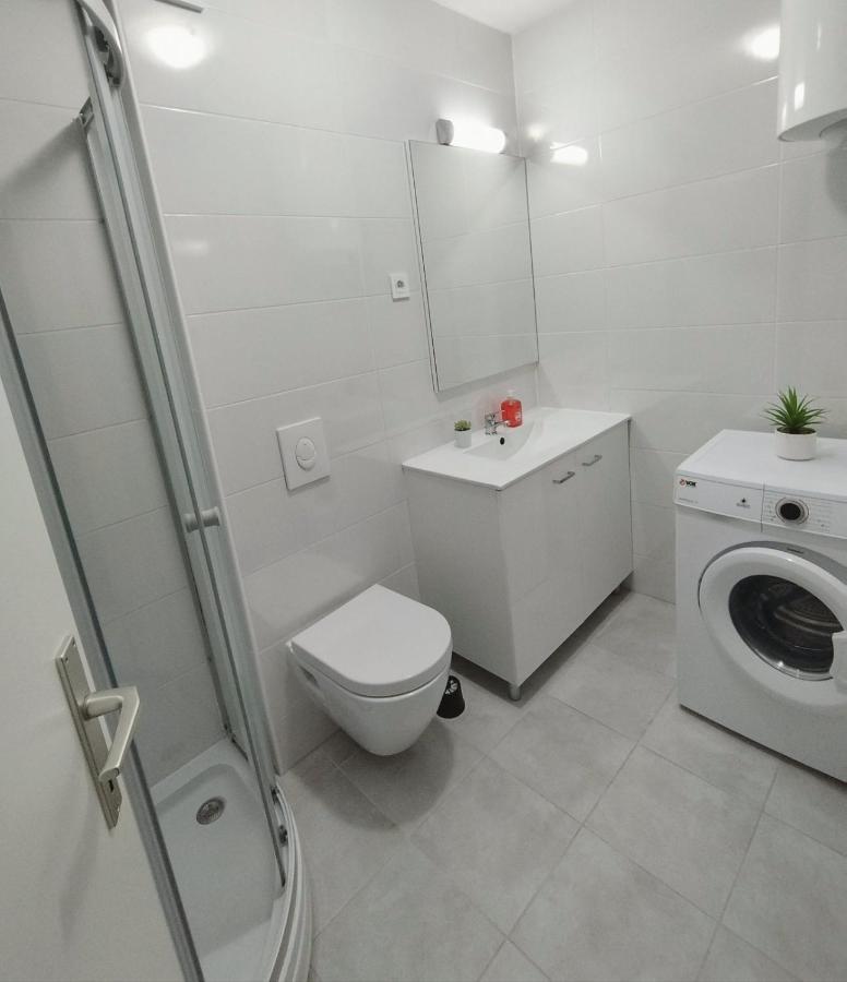 Apartment Sanya #3 リュブリャナ エクステリア 写真