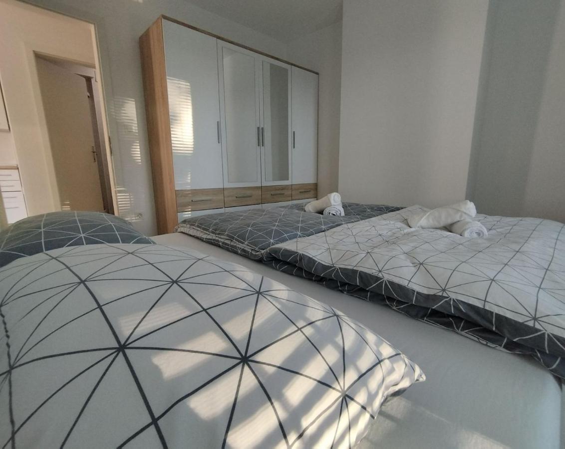 Apartment Sanya #3 リュブリャナ エクステリア 写真