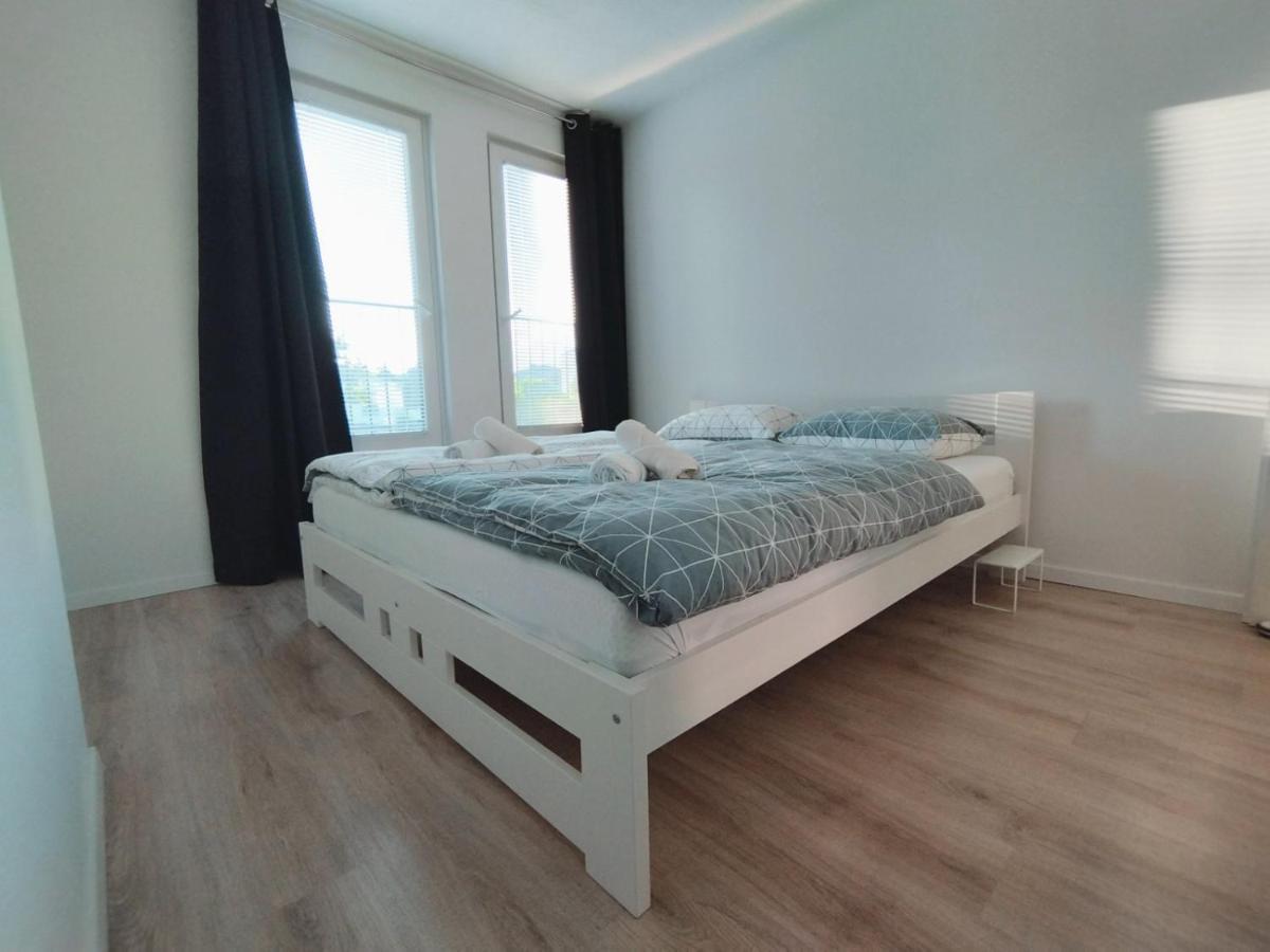 Apartment Sanya #3 リュブリャナ エクステリア 写真